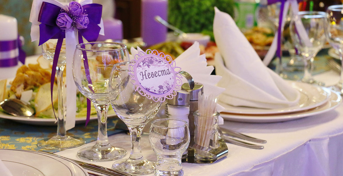 Сервировка свадебного стола в ресторане-бистро «ЛИДО»